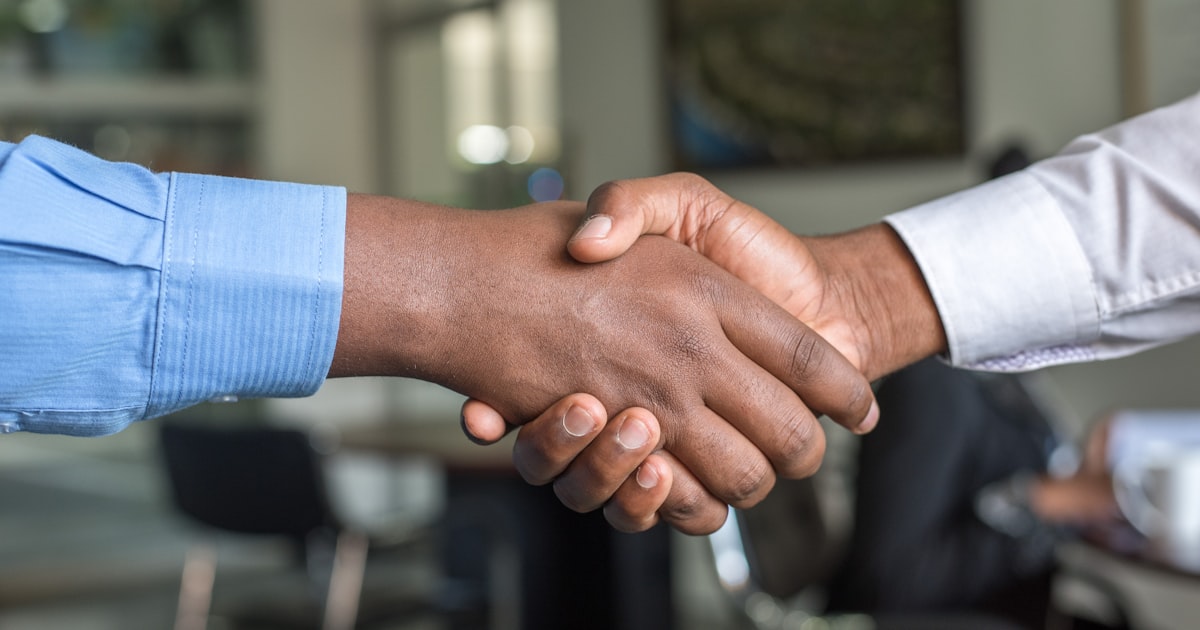 5 Deep Referral Partners vs. 500 LinkedIn Connections: Why Small Networks Win