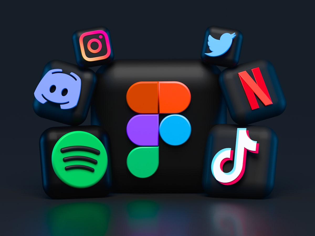 The Best Digital Tools for Staying Top of Mind Between Networking Meetings