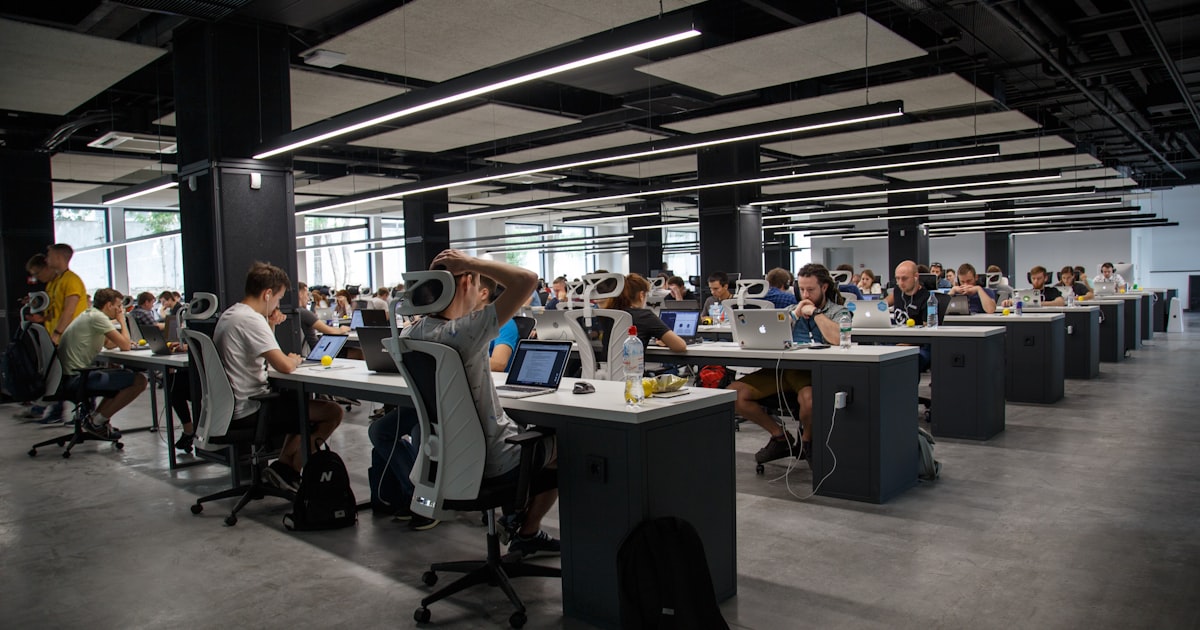 How to Use the Last 6 Weeks of Q2 to Build Summer Referral Momentum