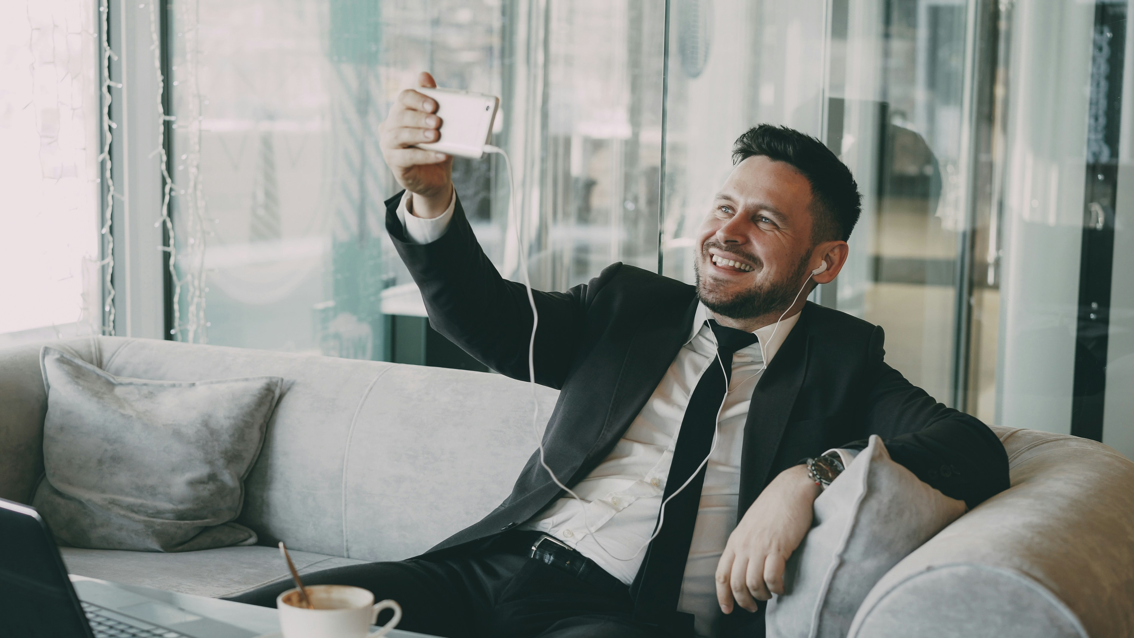 The Science of Trust: Why Weekly Video Updates Build Stronger Business Networks